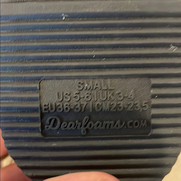 Dearfoams Women's Slippers in Black and Cream - Picture 7 of 7